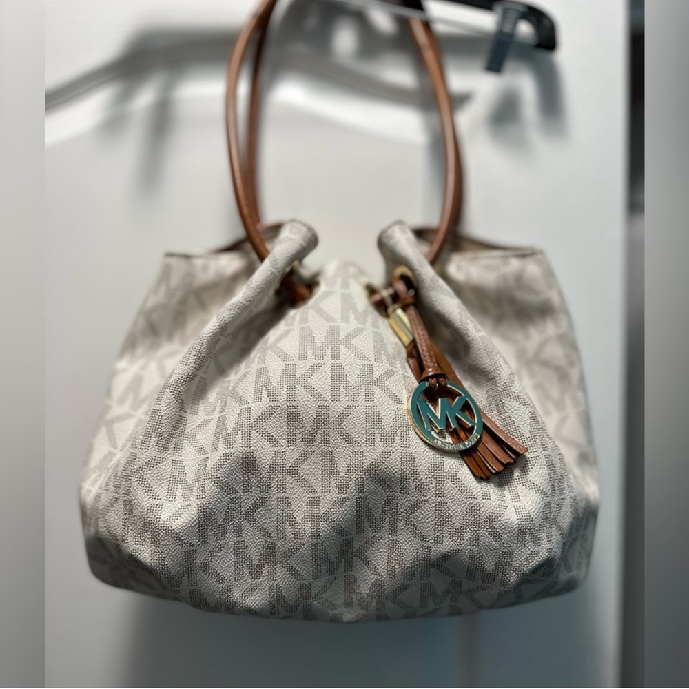 Michael Kors East West Ring Tote Signature Vanilla Handbag